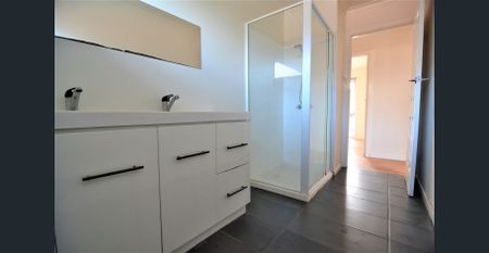 Family Home in Prime Location! - Photo 2