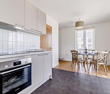4 bedroom townhouse to rent - Photo 1