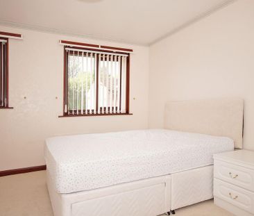 2 bedroom end of terrace house to rent - Photo 5
