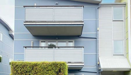 Modern, Easy-Care Living - Photo 4