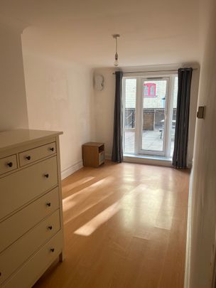 1 Bed Flat, Windsor Court, SE16 - Photo 1