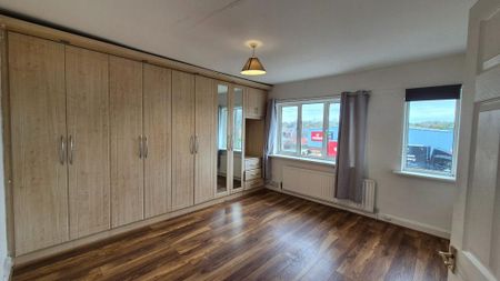 3 bedroom flat to rent - Photo 4