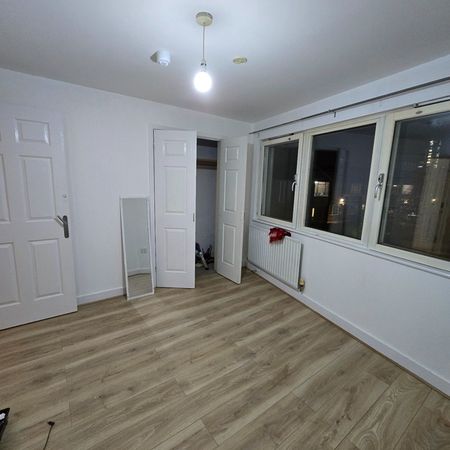 Room in a Shared Flat, Pickering Road, IG11 - Photo 4