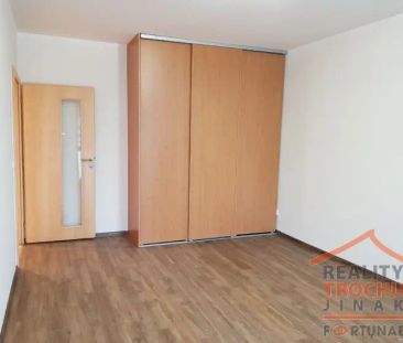 Pronájem bytu 2+1 - Pod Zámečkem - Nový Hradec Králové - Fotografie 2