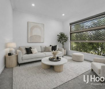 Great Location - Two Living Zones - Freshly Painted & New Carpets - Photo 1