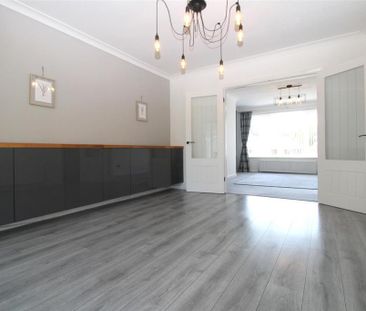 4 bedroom semi-detached house to rent - Photo 4