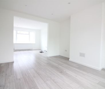 Ashbrook Road, Old Windsor, Windsor - Photo 3