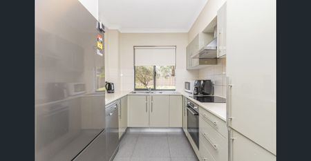 Modern Fully Furnished and fully equipped 3x2 Apartment - available 04/11/2025 - Photo 4