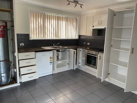 3 BEDROOM HOUSE WITH 1 BATH & 2 TOILETS. - Photo 3