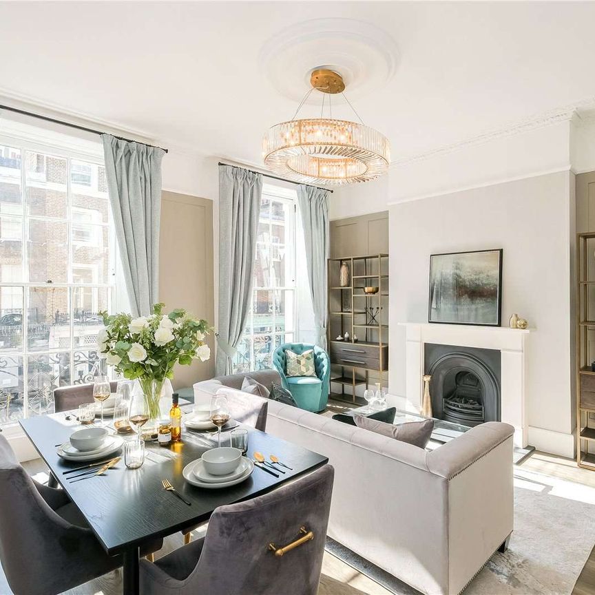 EXCLUSIVELY MANAGED BY SAVILLS. PET FRIENDLY. HMO APPROVED. Stunning three-bedroom apartment to rent in Connaught Street, Hyde Park W2 - Photo 1