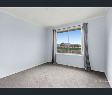 Comfortable Family Home - Photo 2