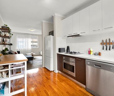 Updated Ground-Floor Villa Unit with Private Courtyard - Photo 6