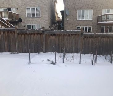 For Lease - 438 Kwapis Boulevard, Newmarket, Ontario - Photo 6