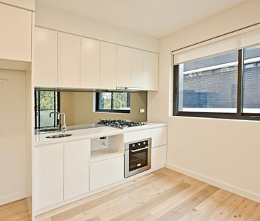 301/405 St Kilda Road, Melbourne VIC 3004 - Apartment For Rent | Do... - Photo 2