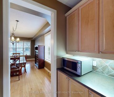 Detached Home For Lease | W8147378 - Photo 6