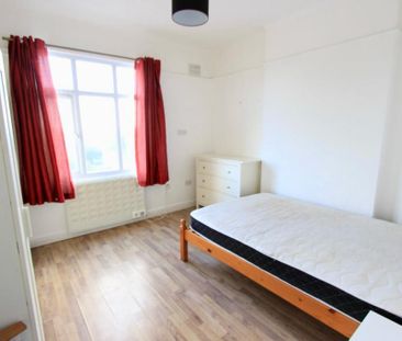 3 bedroom flat to rent - Photo 5