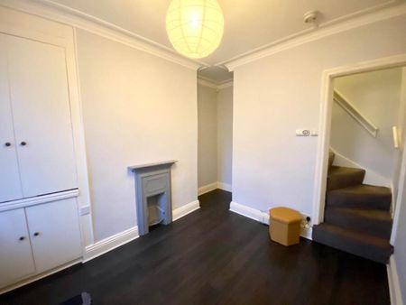 Knowle Road (Main), Burley, Leeds - Photo 2