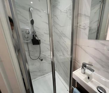 Studio Flat, Uxbridge Road, W12 - Photo 2