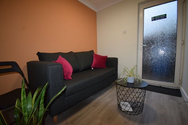 5 bed terraced house to rent in Northfields, Norwich, Norfolk - Photo 1