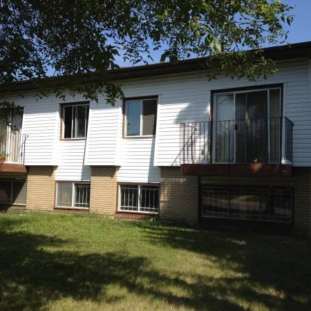 LOCATION ! 2 bedrooms well maintained Duplex in SW - Photo 1