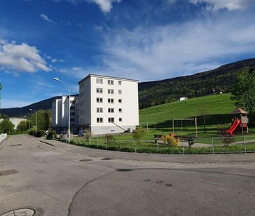 Rent a 2 ½ rooms apartment in Malleray - Photo 4