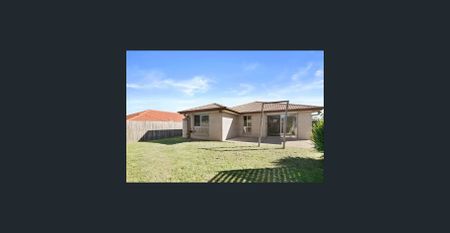 Modern 3 Bedroom Home with Spacious Yard - Photo 5