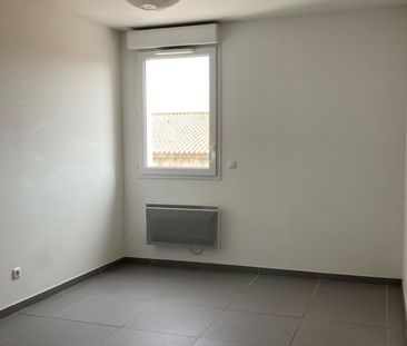 Appartement 2 pièces 39m2 MARSEILLE 5EME 697 euros - Photo 2