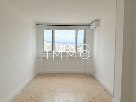 Location Appartement 3 pièces 56m² MARSEILLE 3ème - Photo 4
