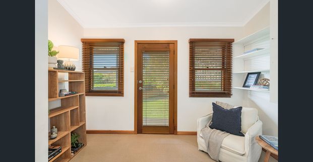 Three bedroom family home only 350m to the beach - Photo 1