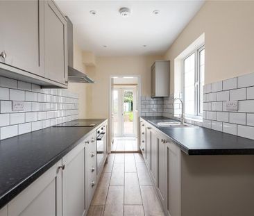 2 bedroom end of terrace house to rent - Photo 2