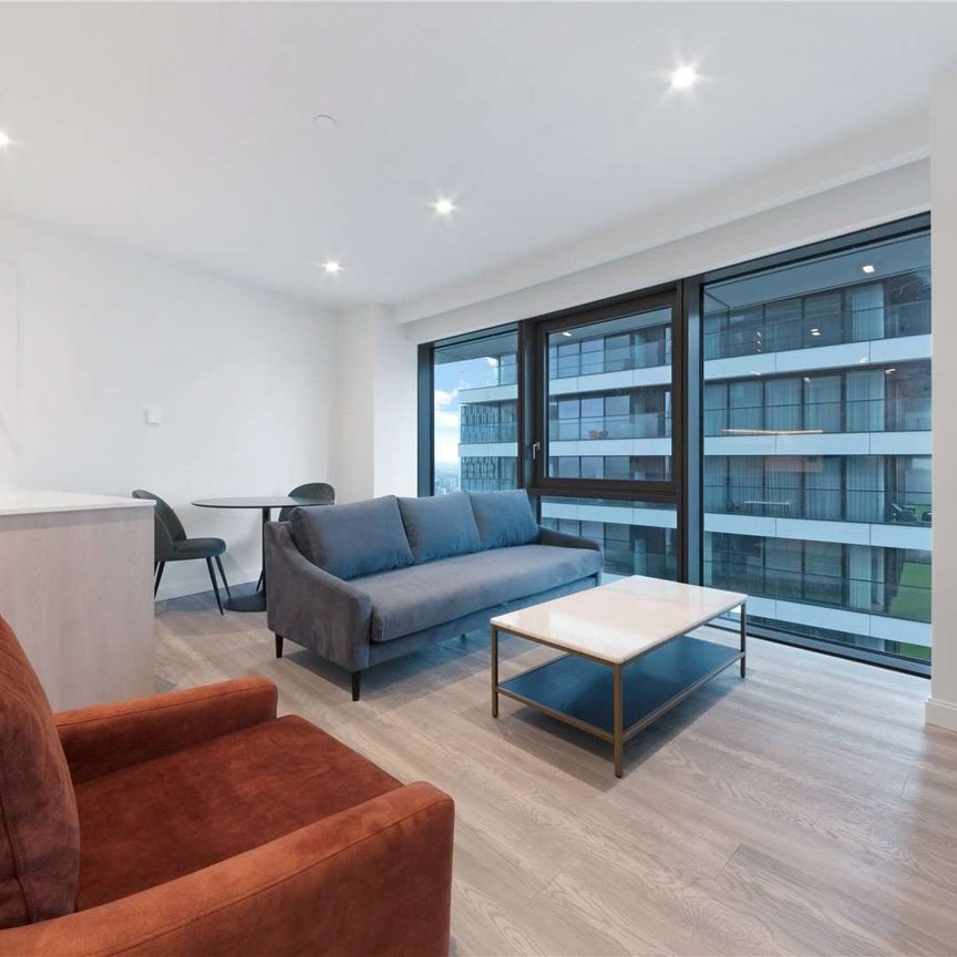 Just completed, this brand new, ideally located thirty-fifth floor one-bedroom apartment in Aspen is set to redefine luxury living in Canary Wharf. - Photo 1