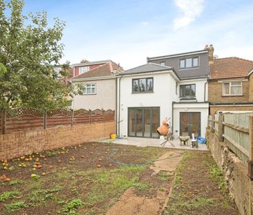 House Share to rent - Axminster Crescent, Welling, DA16 - Photo 2