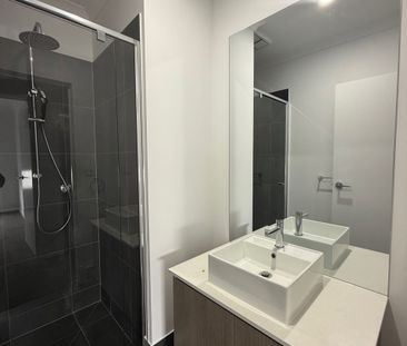 Stunning 4 Bedroom Family Home in Point Cook - Photo 5