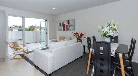 Sunny 3-bedroom townhouse for rent!! - Photo 5