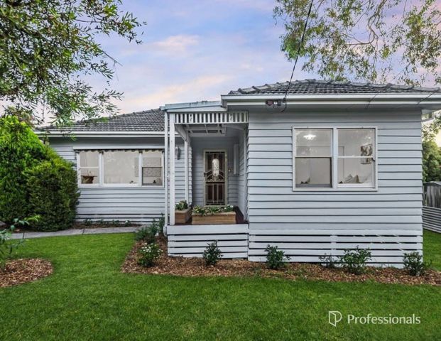 Convenient Family Home: 4 Bedrooms, 2 Living Areas and 1 Dining - Photo 1