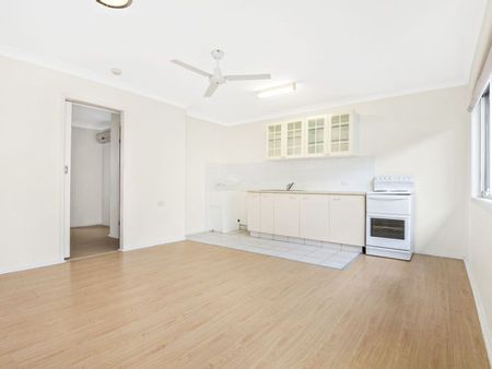 Ground Floor Unit - Walk to the Beach! - Photo 2