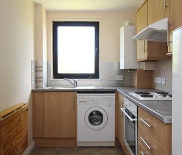 2 bedroom ground floor flat to rent - Photo 4