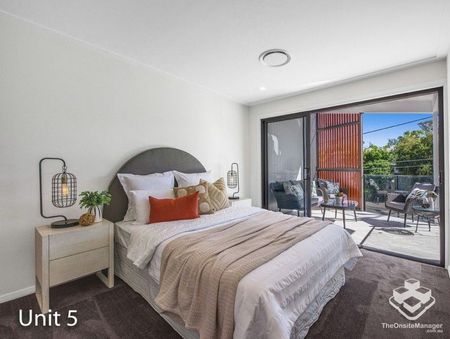 Nearly Brand New Stunning Townhouses within Indooroopilly Schools Catchment! - Photo 5