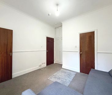 TW3, 111 Lampton Road - Photo 1