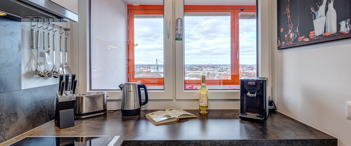 Beautiful bright 1-room apartment with panoramic view - Photo 1