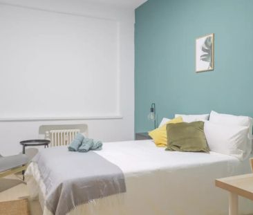Room in a shared 11-bedroom apartment for rent in Argüelles. - Foto 4