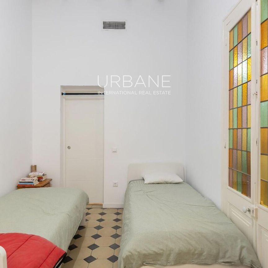 Apartamento Moderno de 2 Dormitorios, 99 m², Totalmente Amueblado en el Barrio Gótico - Photo 1