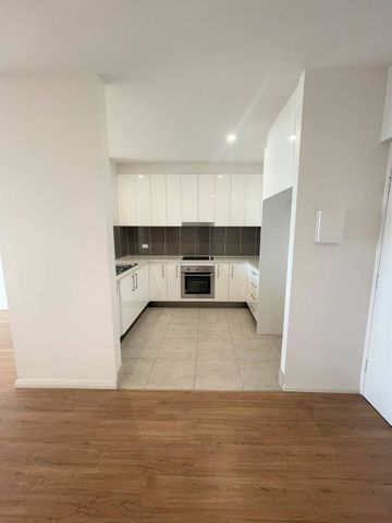 EXECUTIVE APARTMENT LIVING WITH OCEAN VIEWS!! - Photo 3