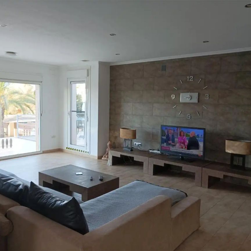 Casa o chalet de alquiler en Avenida de España, 50, Mil Palmeras - Photo 1