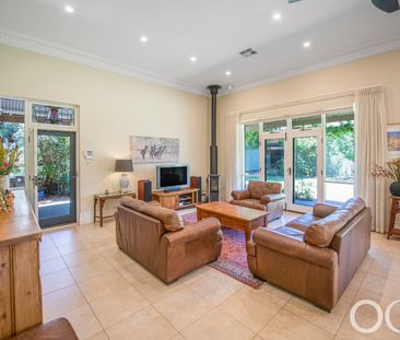 Open the Door to Timeless Elegance - Photo 4