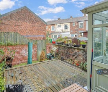 2 bedroom end of terrace house to rent - Photo 3