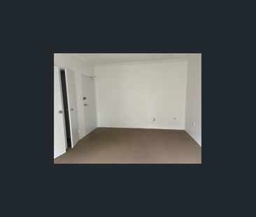 Nice 2 bedrooms unit located in heart of Eastwood. - Photo 2