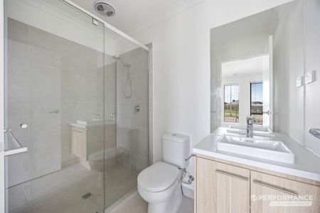 8 Nevado Avenue, Winter Valley VIC 3358 - House For Rent | Domain - Photo 5