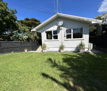 Sunny, fully fenced home - Photo 3
