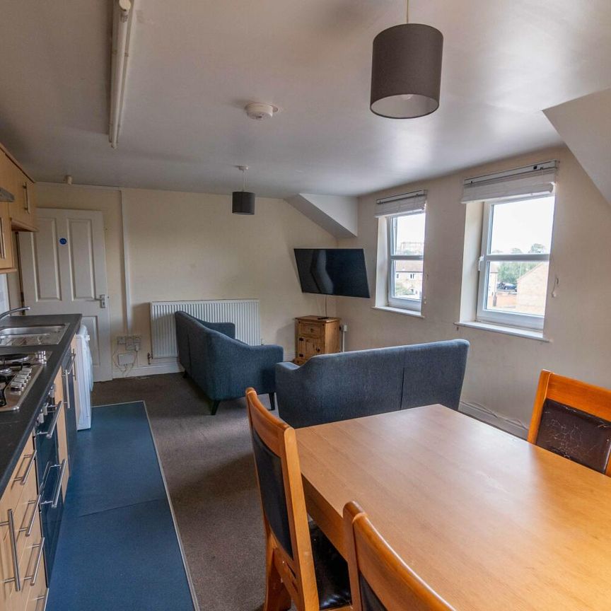 Second Floor Flat, Park Farm House, 103 Haxby Road - Photo 1